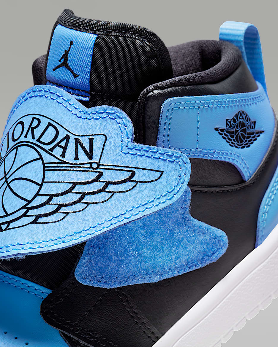 Sky Jordan 1 Younger Kids Shoe. Nike CA